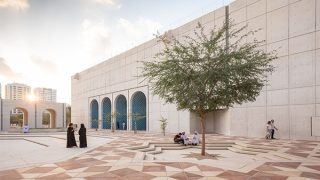 المجمّع الثقافي بدولة الأمارات .. بيت الفن والثقافة