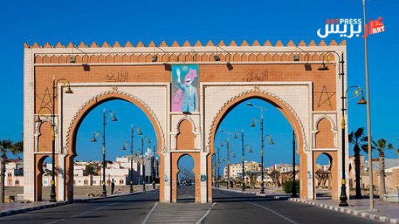 مجموعة سياح اجانب ومغاربة العالم يشيدون بالعمل المتميز للسلطات والدرك الملكي بكلميم والداخلة وبكرم وتعاون سكان المنطقة