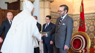 جلالة الملك يعين عددا من السفراء الجدد